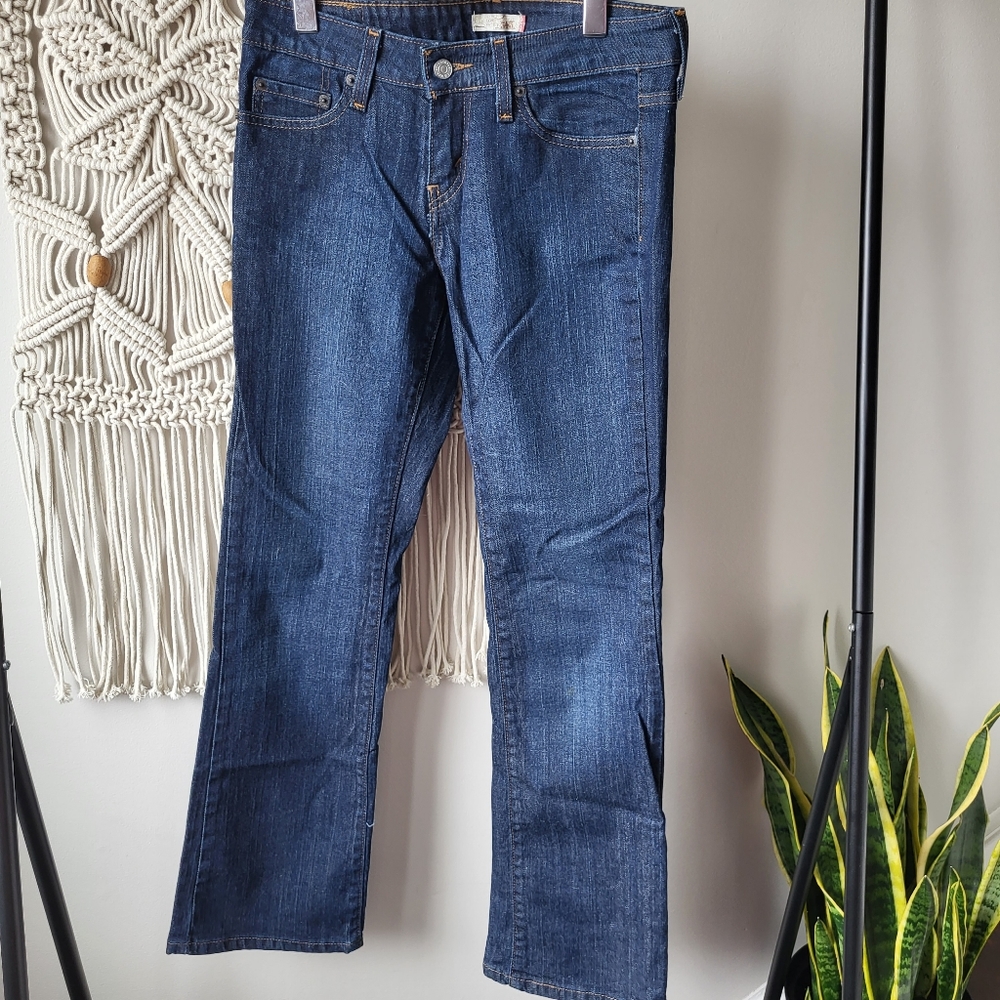 Levi's 545 women's dark wash low rise boot cut jeans. Size 4M